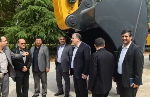 The governor of Iran's Zanjan Province, Mohsen Afsharqi, and his party of 10 people came to Jining Hi-tech Zone to carry out business negotiations