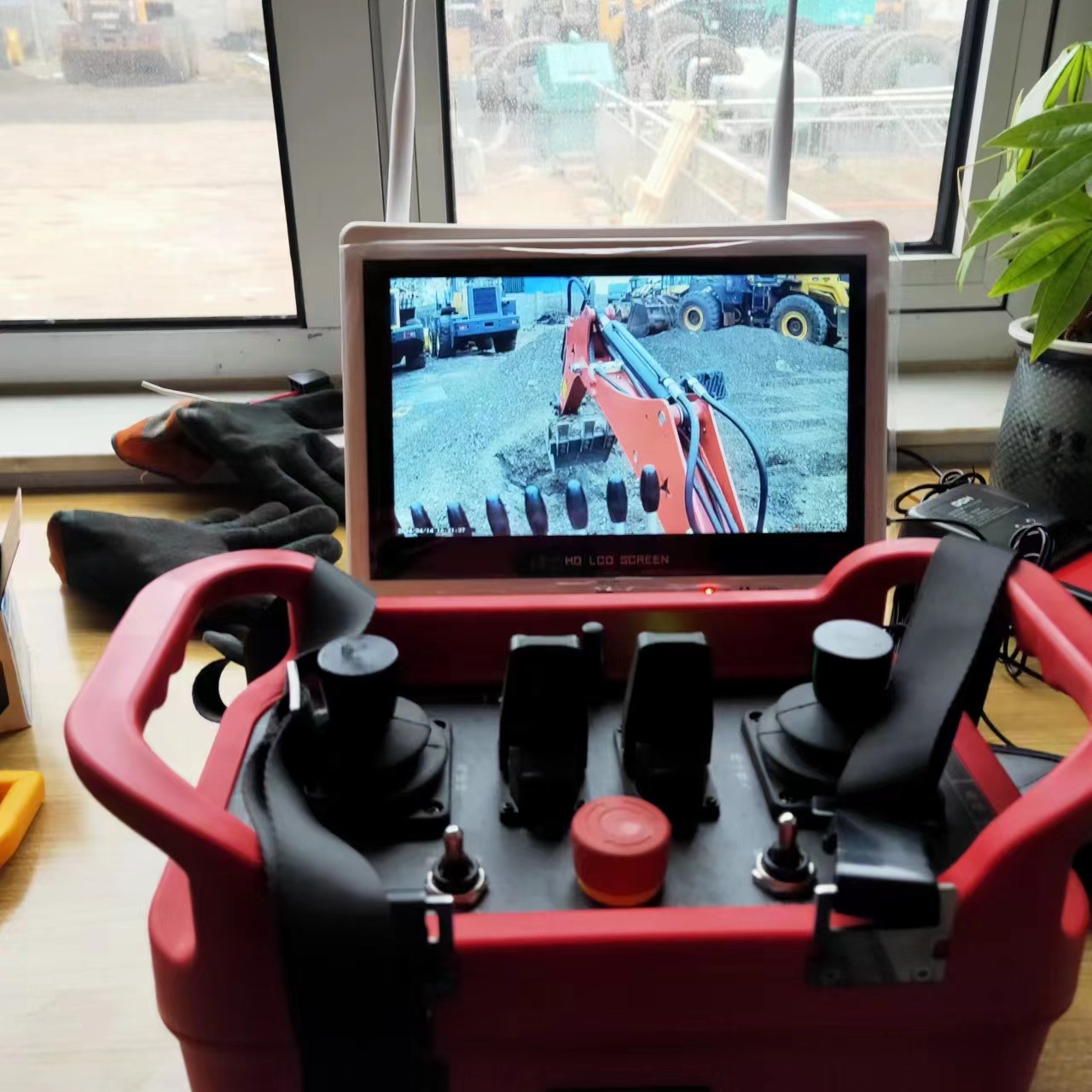 Мини-экскаватор с дистанционным управлением 1,7 тонны Мини-экскаватор с дистанционным управлением 1,7 тонны