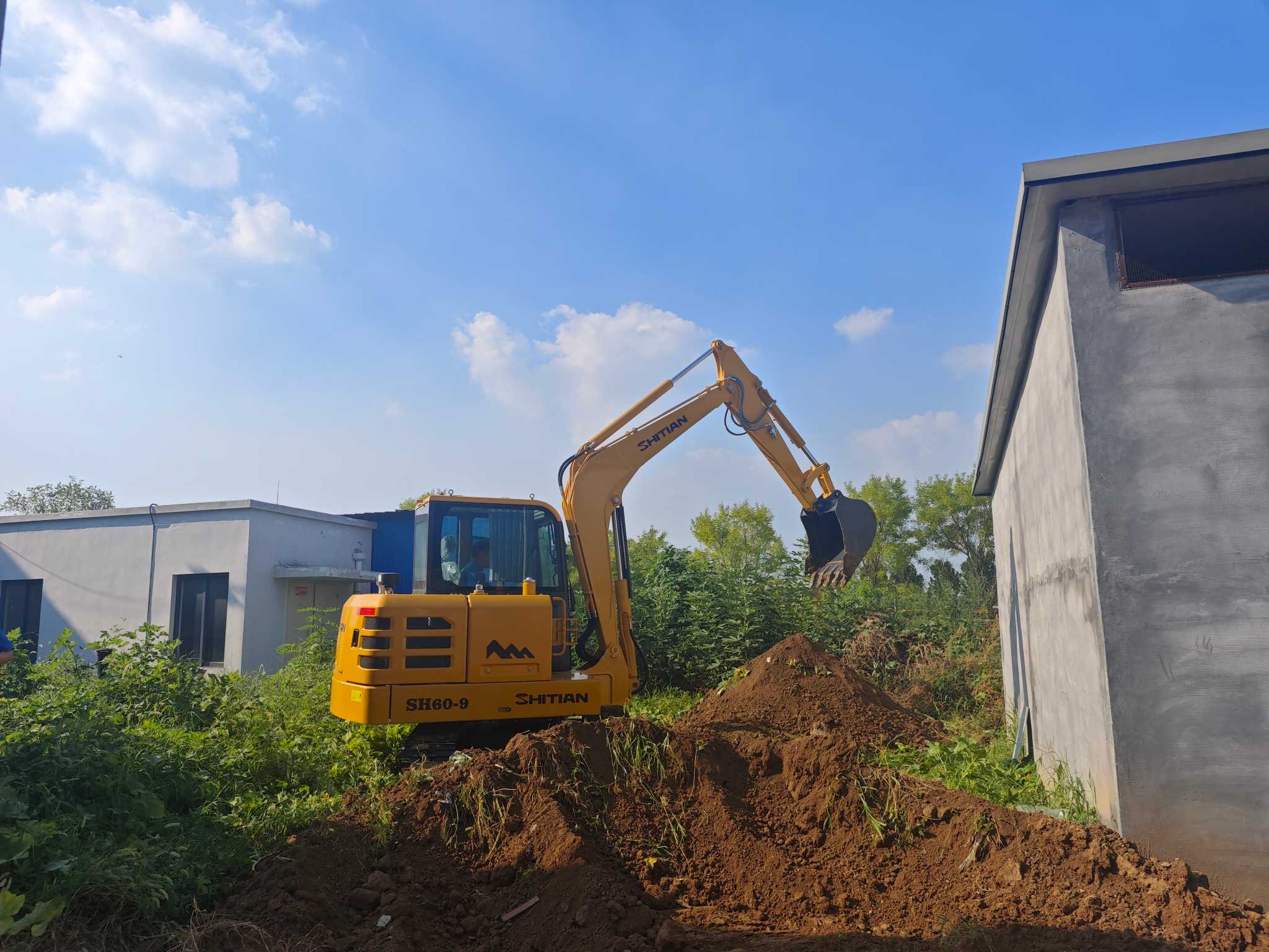 حفارة صغيرة سعة 6 أطنان حفارة صغيرة سعة 6 أطنان