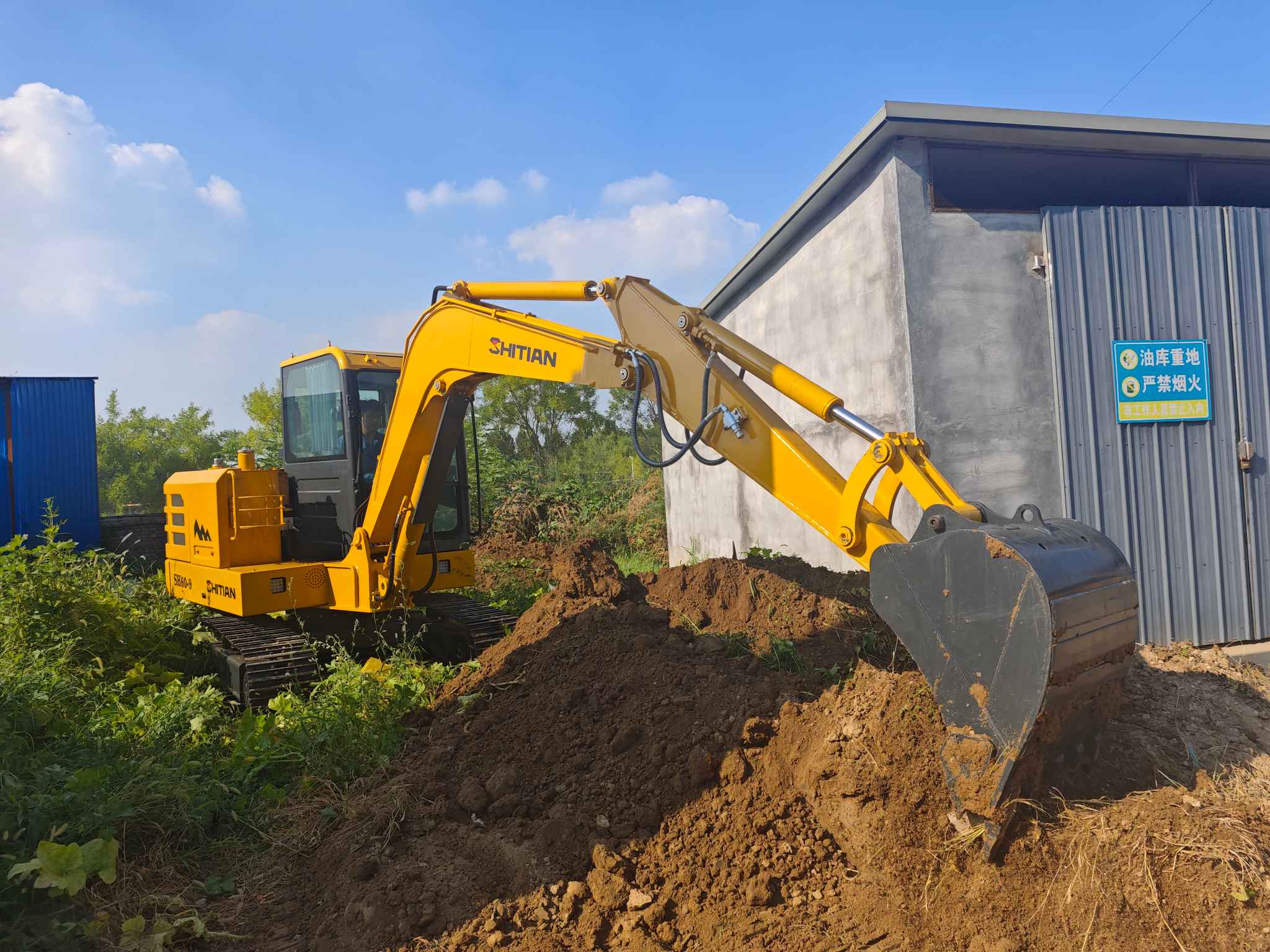 حفارة صغيرة سعة 6 أطنان حفارة صغيرة سعة 6 أطنان